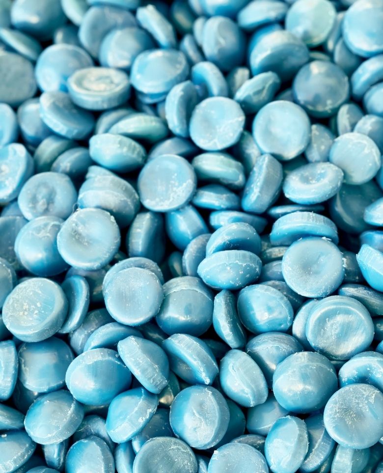 HDPE reciclado en flakes y pellets suministrado por Zenira Trade