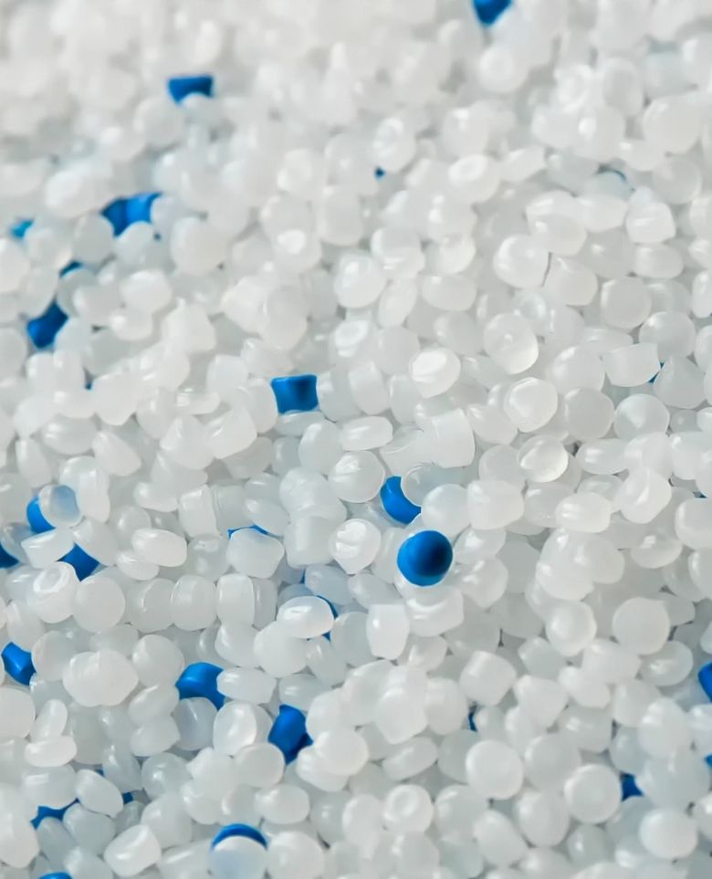 rPET en flakes y pellets suministrado por Zenira Trade para la industria europea